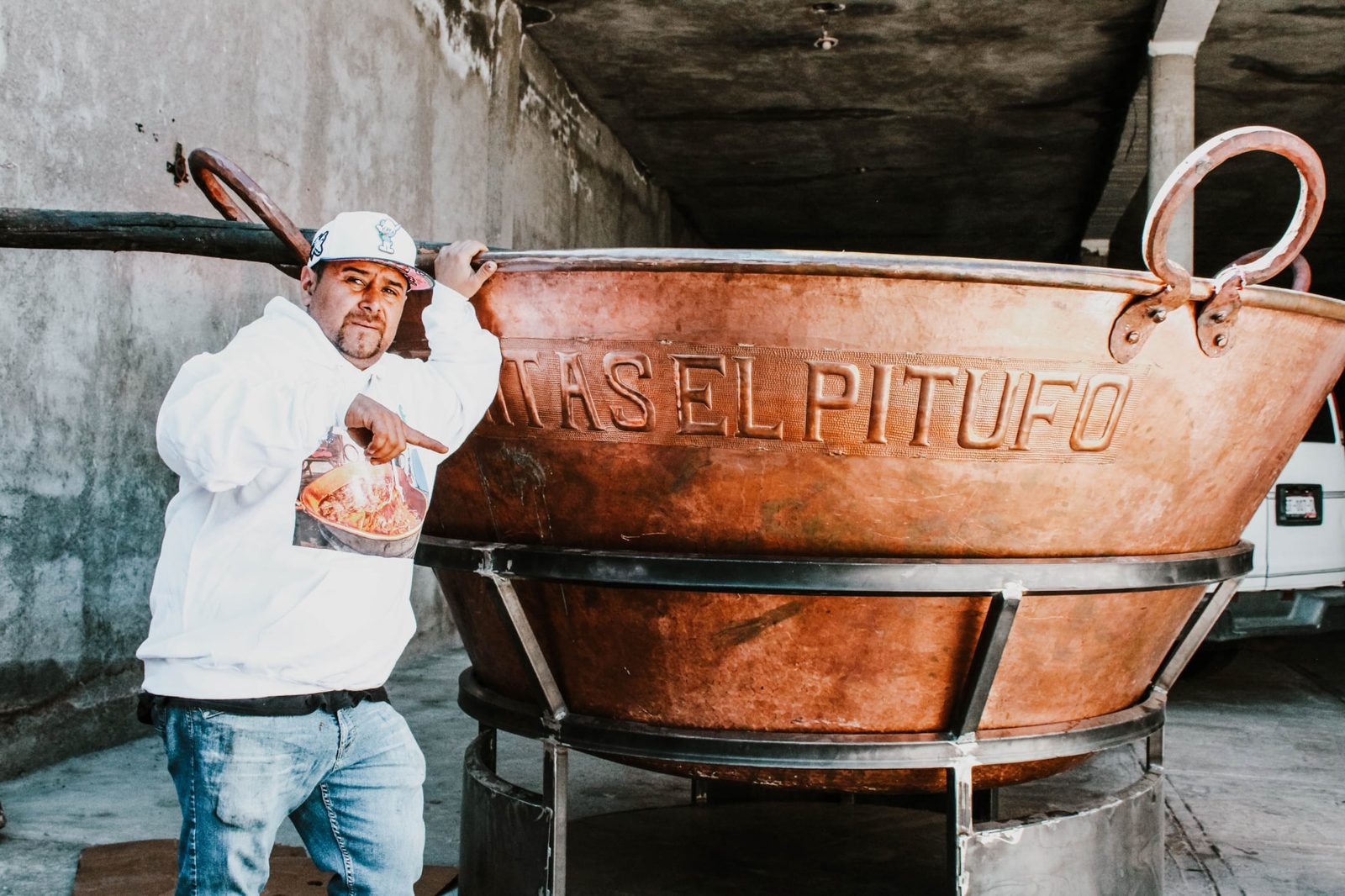 El Pitufo con el cazo de cobre